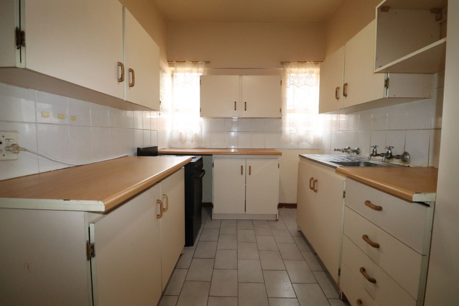 To Let 2 Bedroom Property for Rent in Adamayview North West